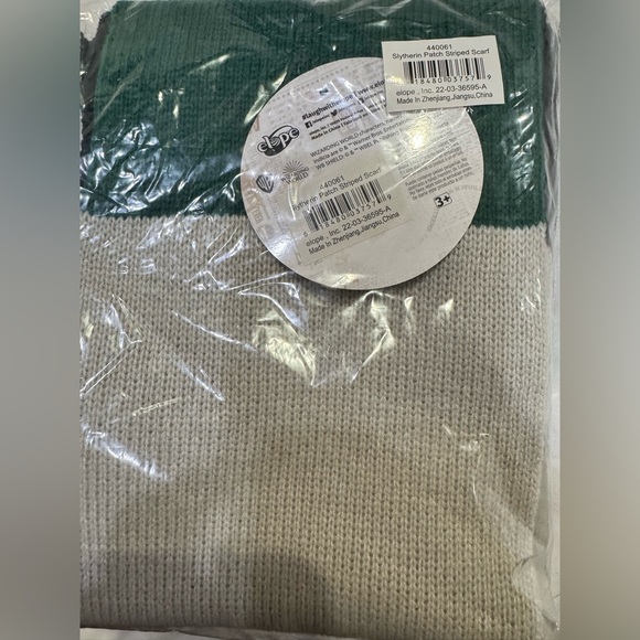 NWT Elope Harry Potter Slytherin crest knit Scarf - Picture 5 of 6